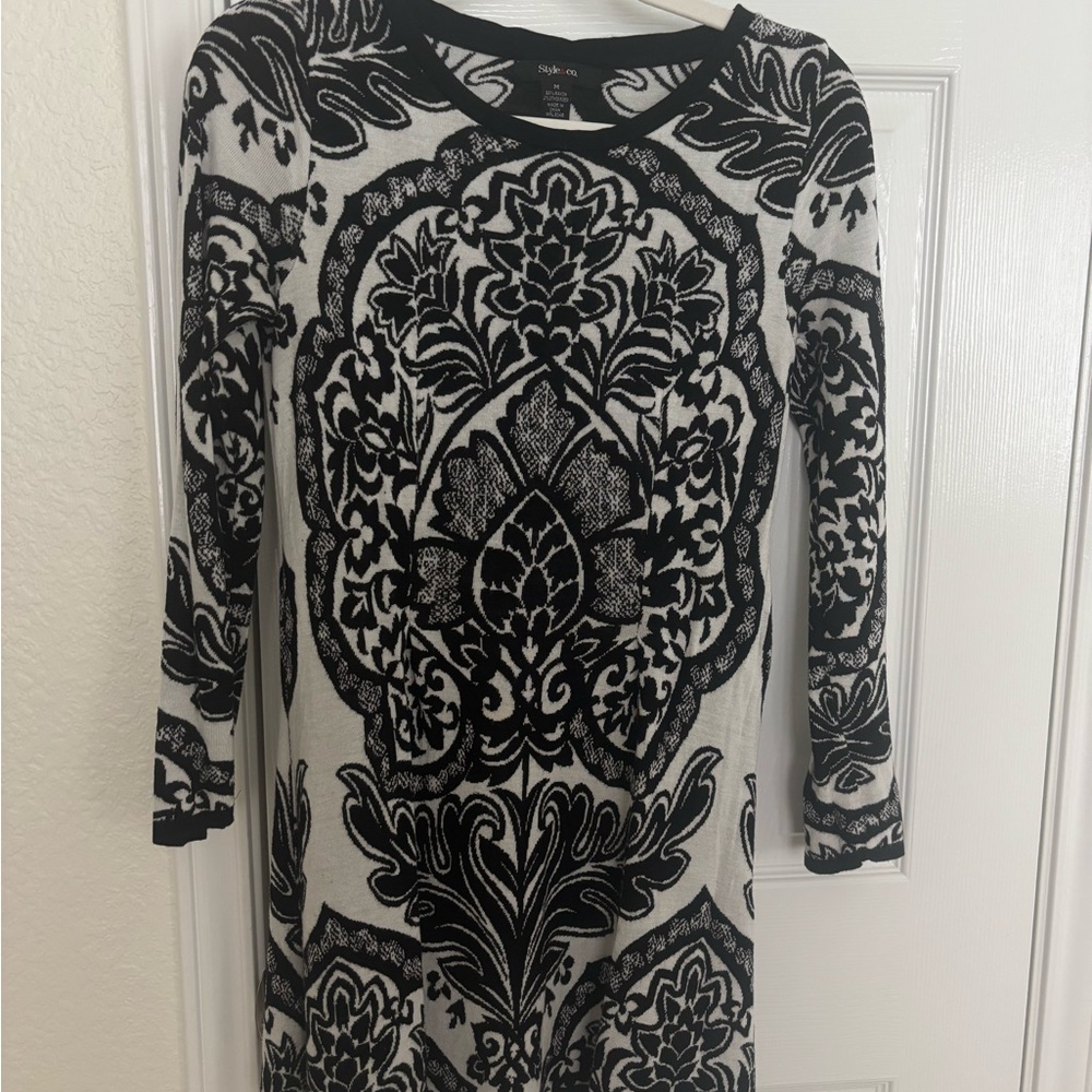 Elegant Black and White Patterned Tunic Top